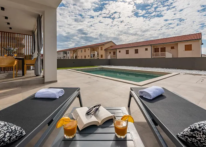 Brand New 'maslina' With Pool Povljana