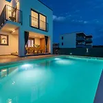 Villa Brand New 'maslina' With Pool Povljana