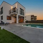 Villa Brand New 'maslina' With Pool *