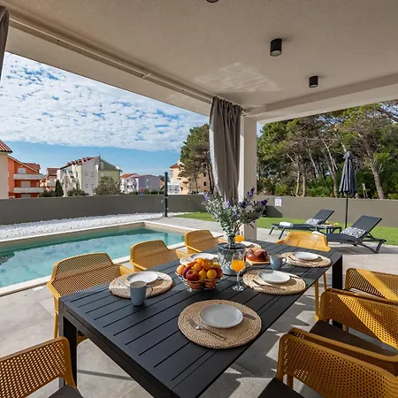 Villa Brand New 'maslina' With Pool Povljana