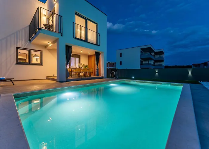 Villa Brand New 'maslina' With Pool Povljana