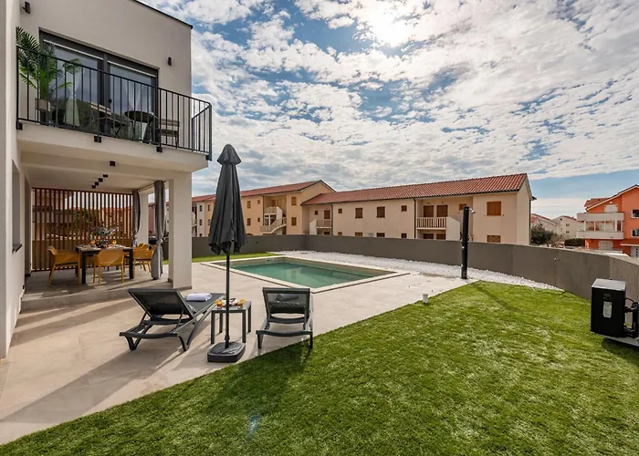 Brand New 'maslina' With Pool * Povljana