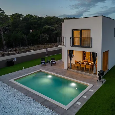 Brand New 'maslina' With Pool Povljana