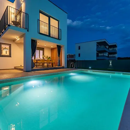 Villa Brand New 'maslina' With Pool Povljana
